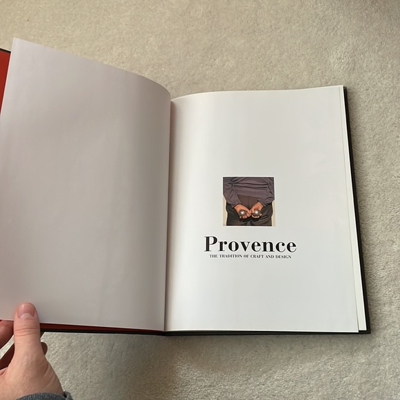 Beautiful coffee table book - Picture 5 of 9